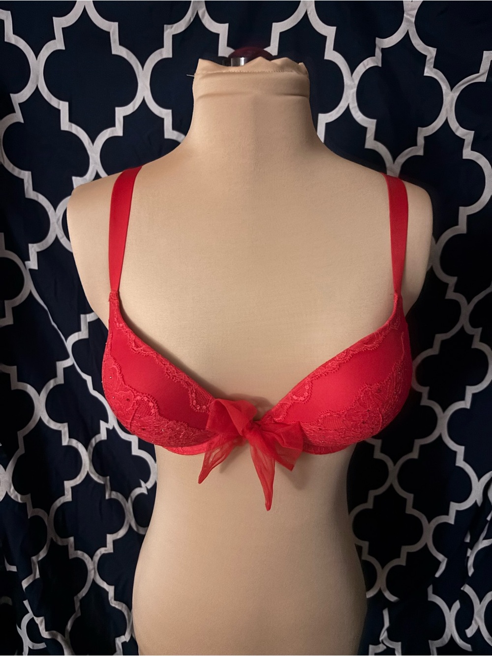Victoria's Secret Plunge Red Lace Push-Up Bra with Front Tie
